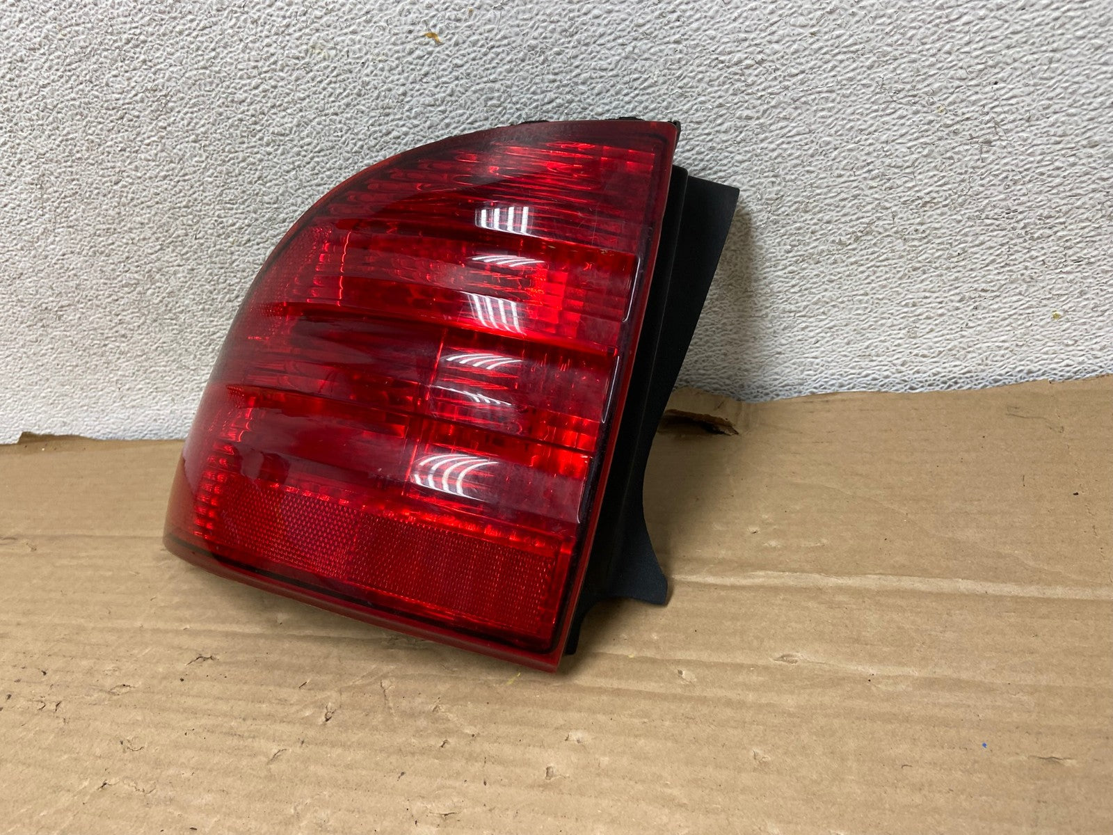 2000 2001 2002 Lincoln Ls Left Driver LH Side Tail Light AG8231 LK2
