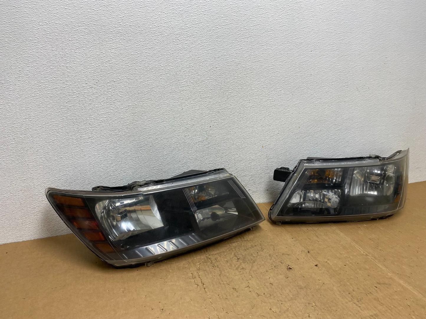 2009 to 2017 Dodge Journey Headlights Left+Right Set Halogen AD0619 DW2