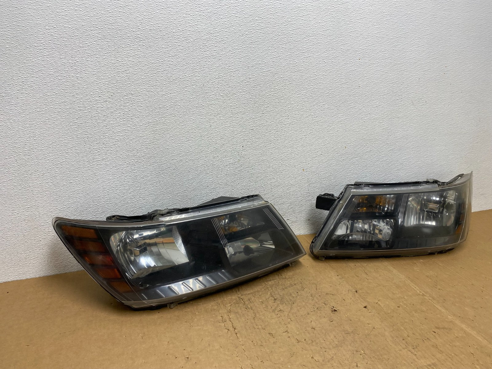2009 to 2017 Dodge Journey Headlights Left+Right Set Halogen AD0619 DW2