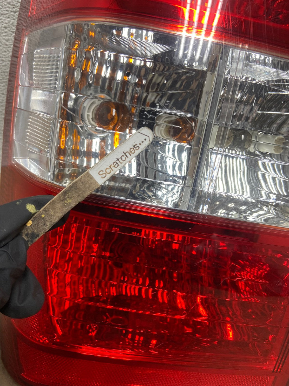 2006 to 2011 Kia Carnival Sedona Left Driver LH Side Tail Light AG4815 LK3