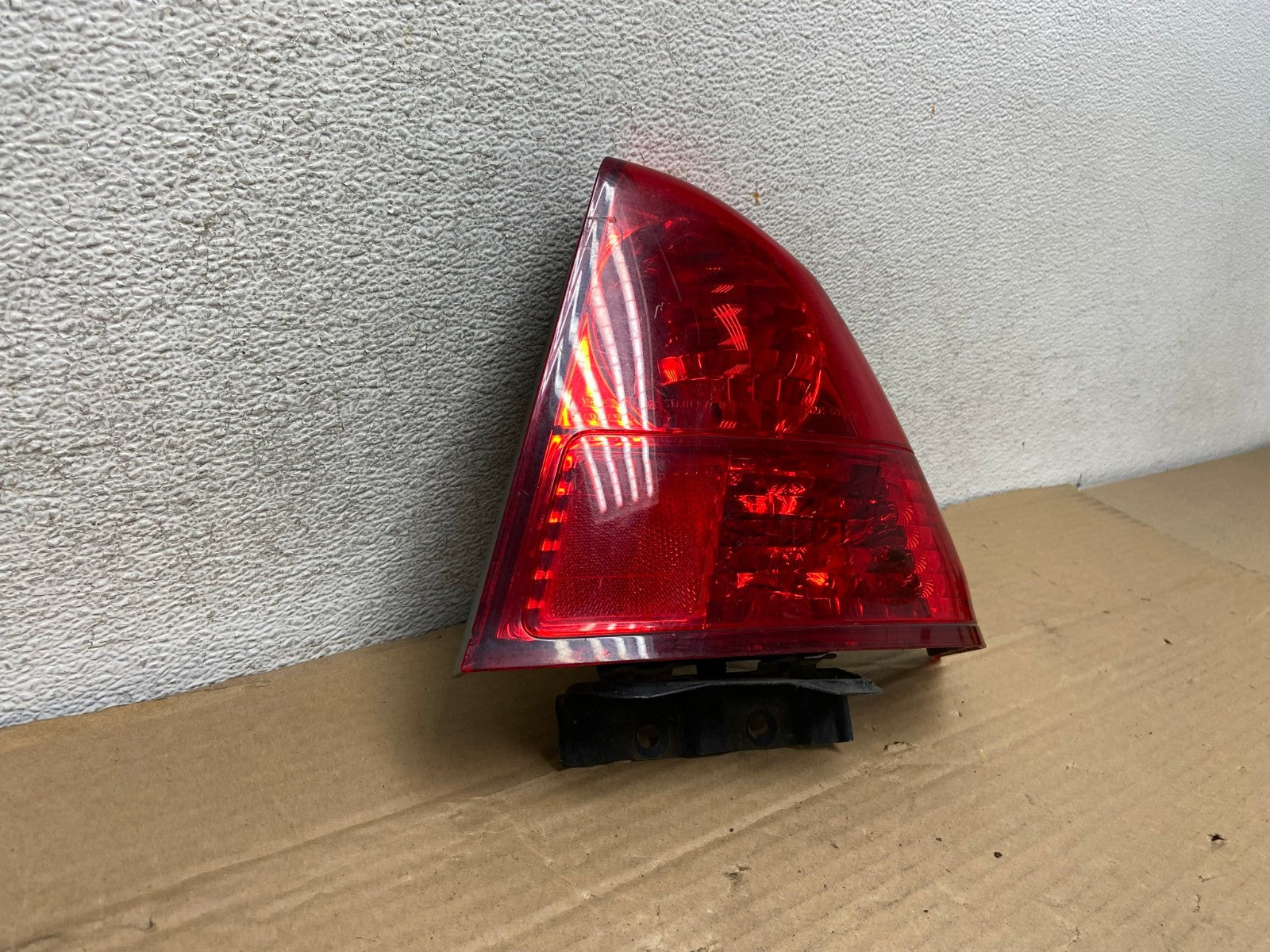 2003 2004 2005 Honda Civic Sedan Right Passenger Side Tail Light AG8185 LK1