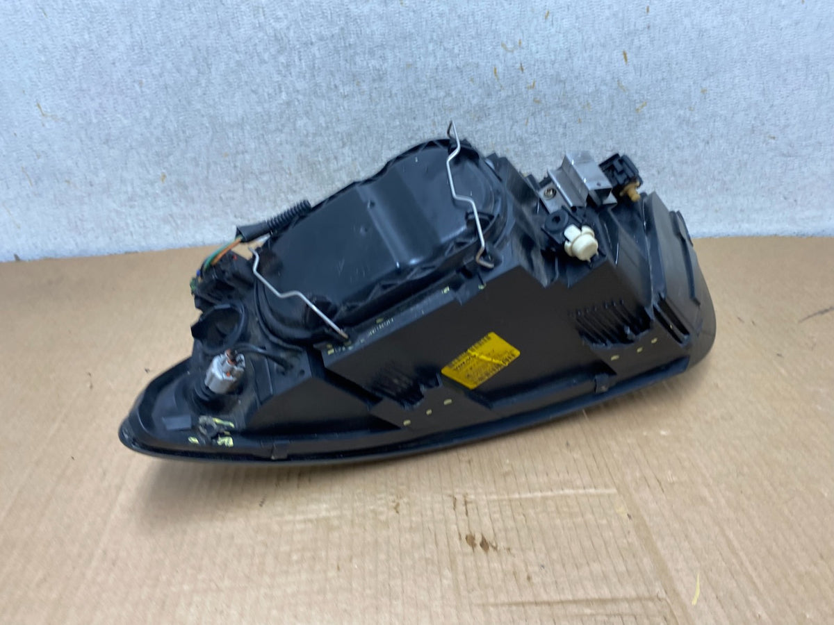 2004 to 2007 Volvo S40 Right Passenger Side Headlight AI6923 DW11