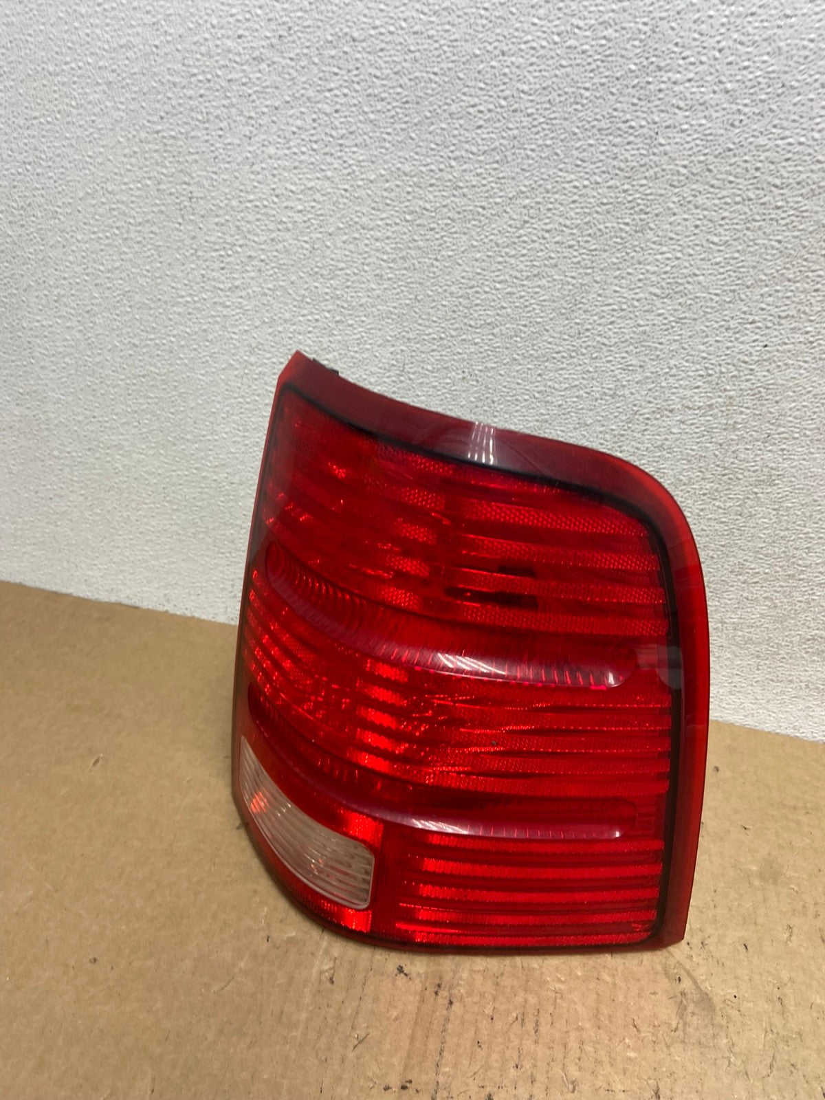 2002 to 2005 Ford Explorer Right Passenger Rh Side Tail light AF9860 LK0