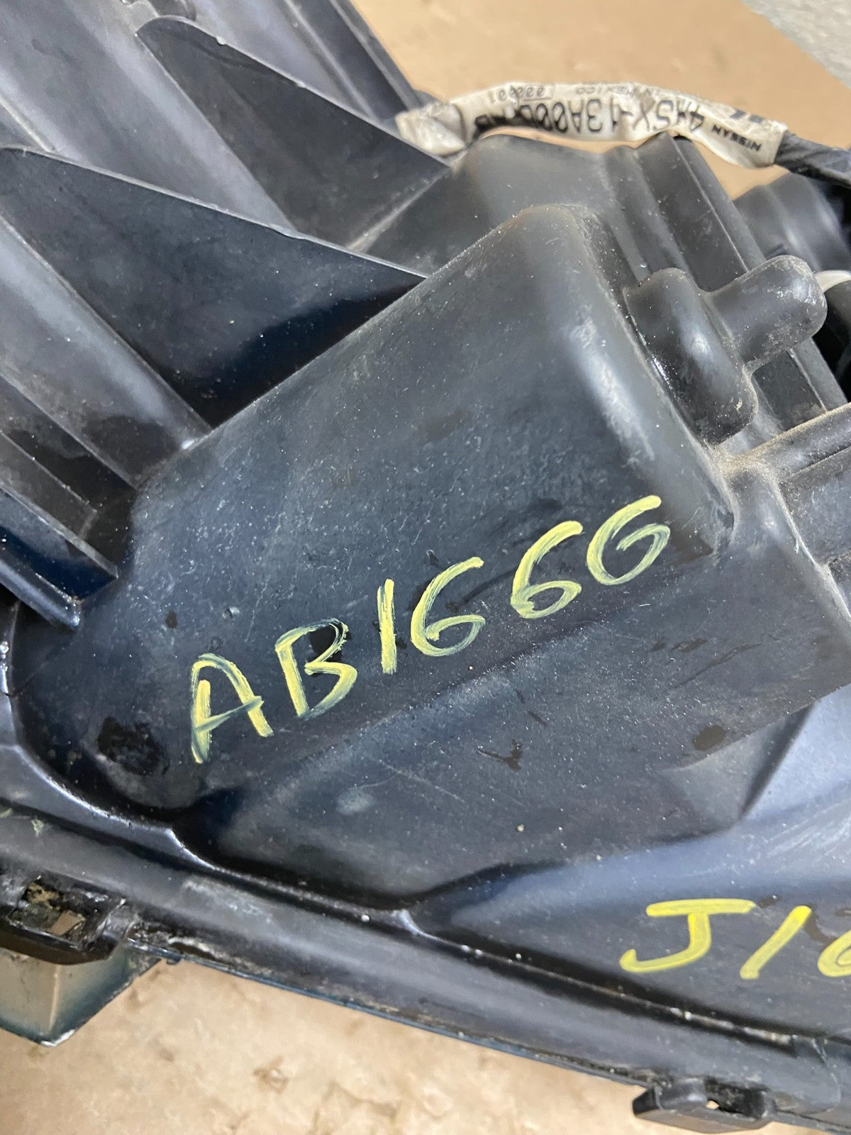 2004 to 2007 Nissan Armada Right Passenger RH Side Headlight Oem AB1666 DW10