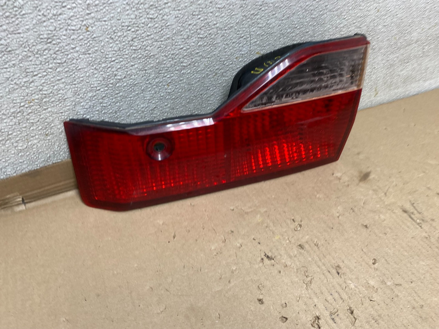 1998 to 2000 Honda Accord Right Passenger Side Inner Tail Light U1035 DW2