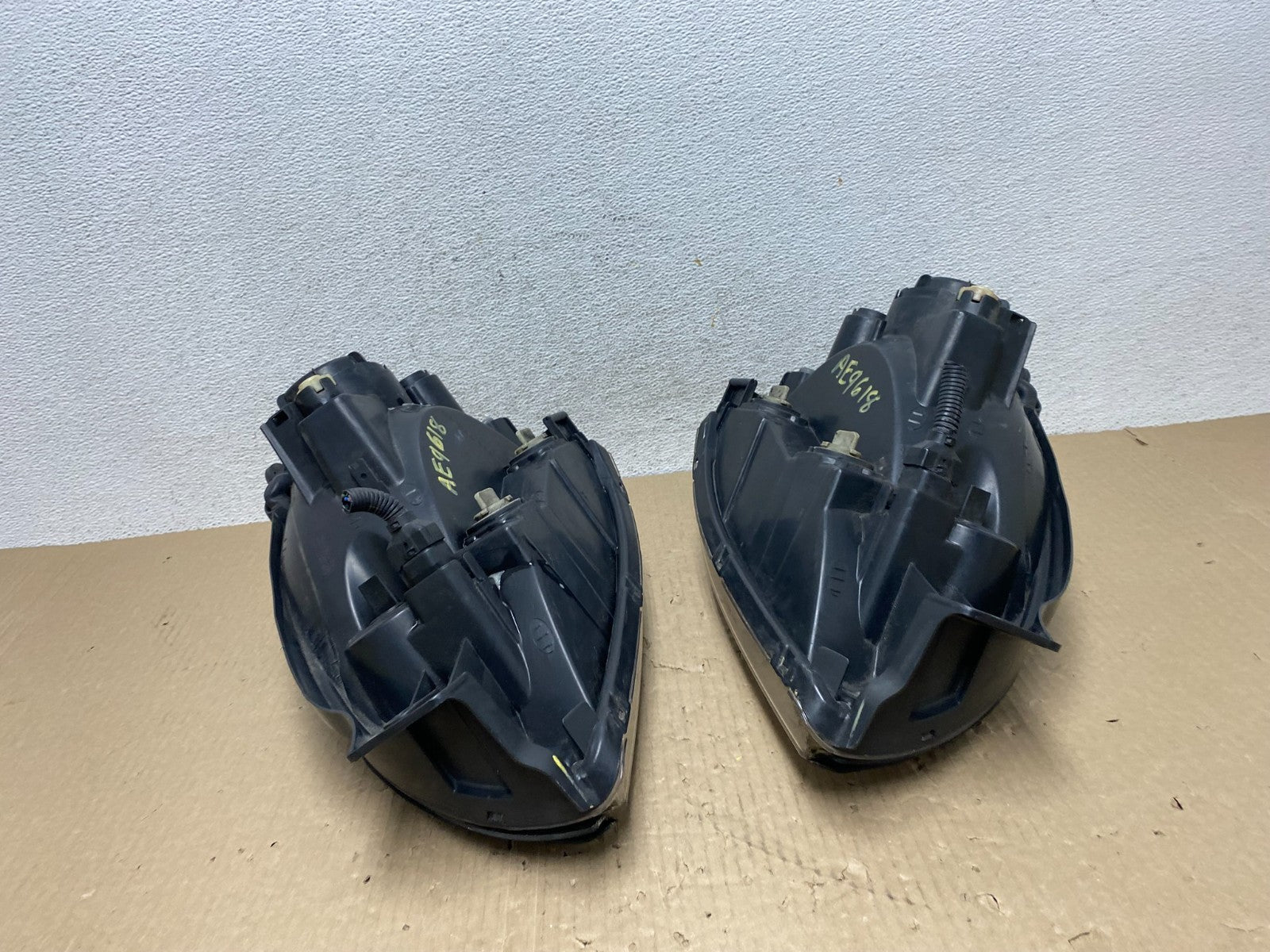 2005 to 2008 Hyundai Tucson Left+Right Side Headlights AE9618 DW8