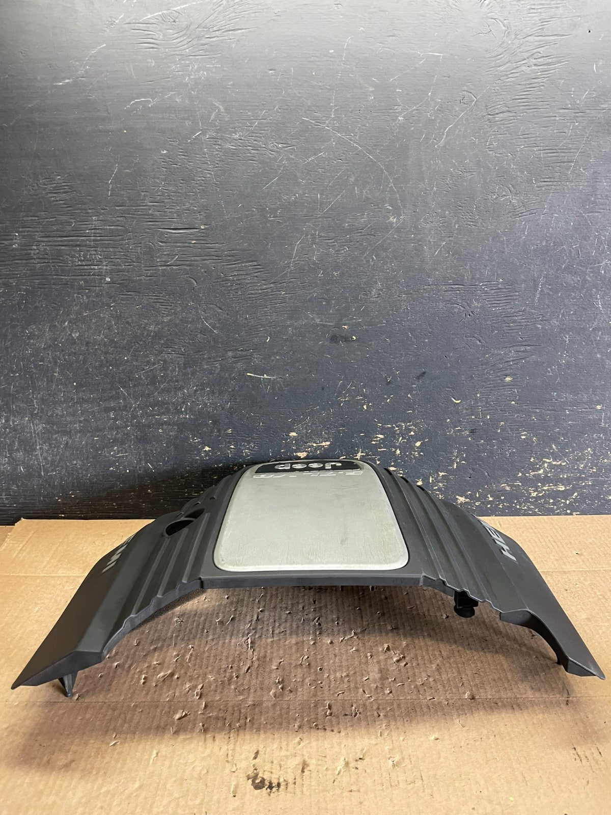 2005 to 2010 Jeep Grand Cherokee 5.7L Hemi Engine Cover Plastic Shield AA6121 DG4