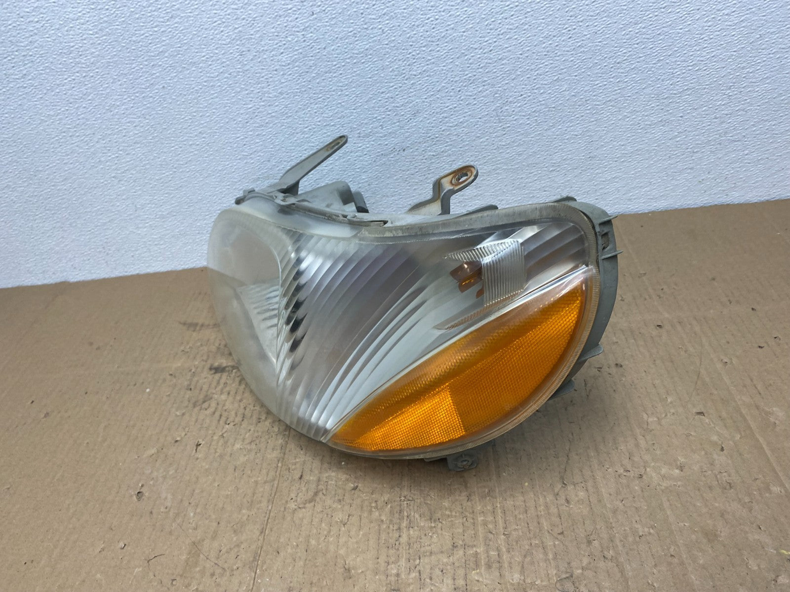 2000 2001 2002 Toyota Echo Left Driver LH Side Headlight AB8446 DG1