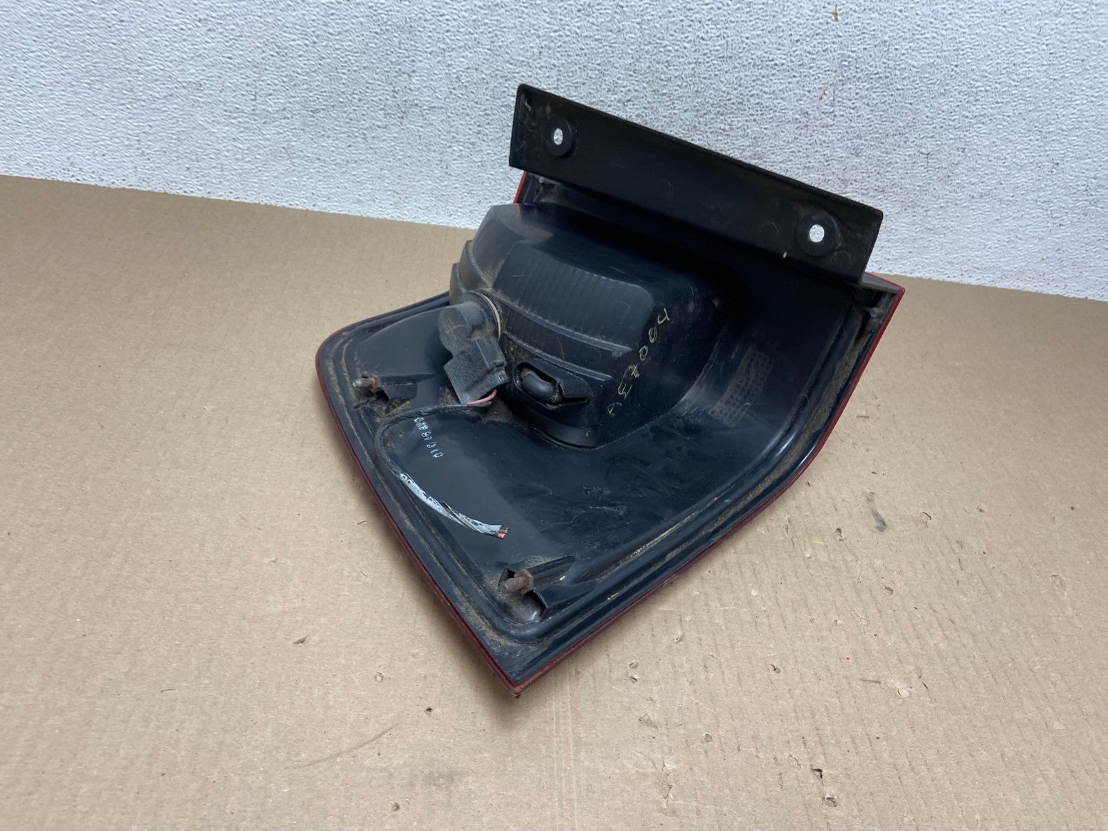 2003 to 2006 Lincoln Navigator Right Passenger Side Tail Light AE7004 LK6