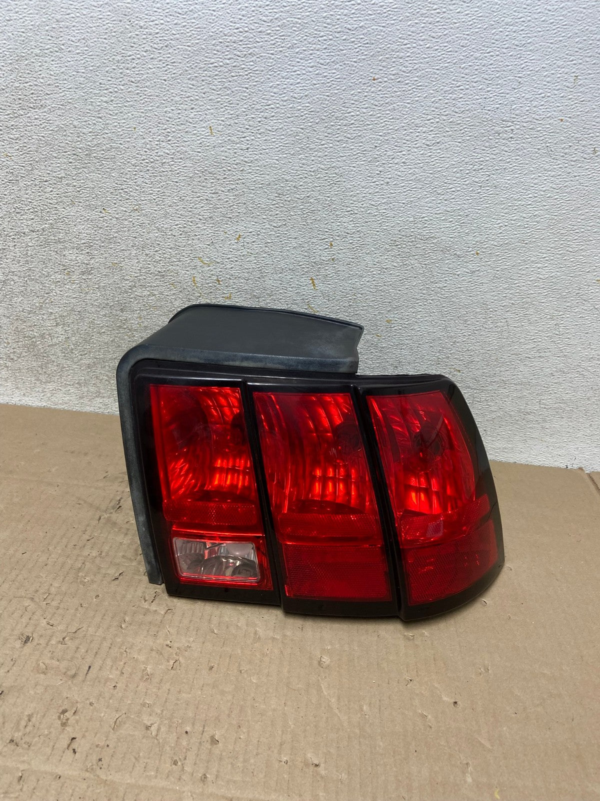 1999-2004 Ford Mustang Right Passenger Rh Side Tail Light AI2231 LK0