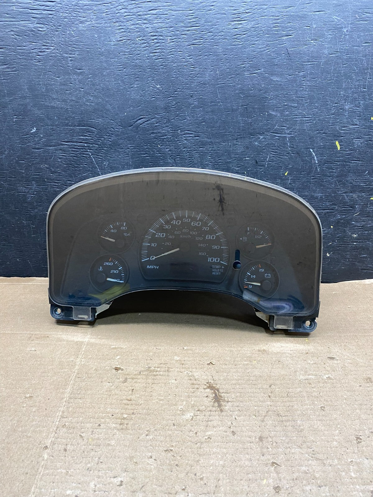 2004 to 2007 Chevrolet Express Speedometer Cluster Gauge OEM  r2769 DG0