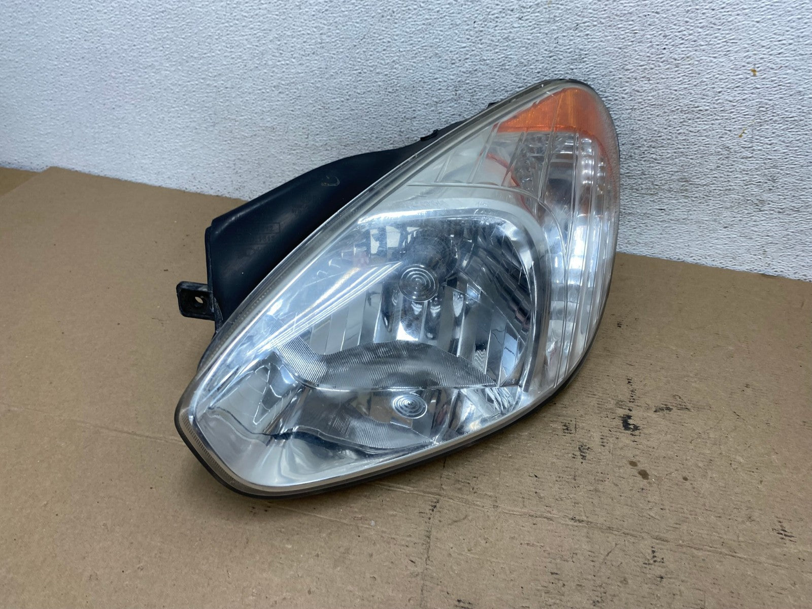 2006 to 2011 Hyundai Accent Sedan Left Driver LH Halogen Headlight AF4640 LK2
