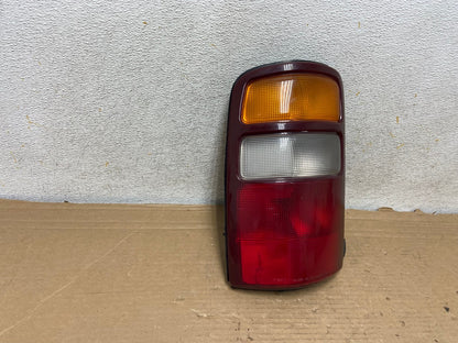 2000 - 2006 Chevrolet Suburban Tahoe Yukon Left Driver LH Tail Light AH8855 LK1