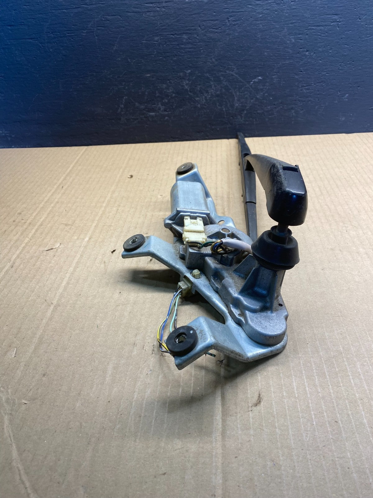2005 to 2009 Subaru Legacy Outback Rear Windshield Wiper Motor AC08664