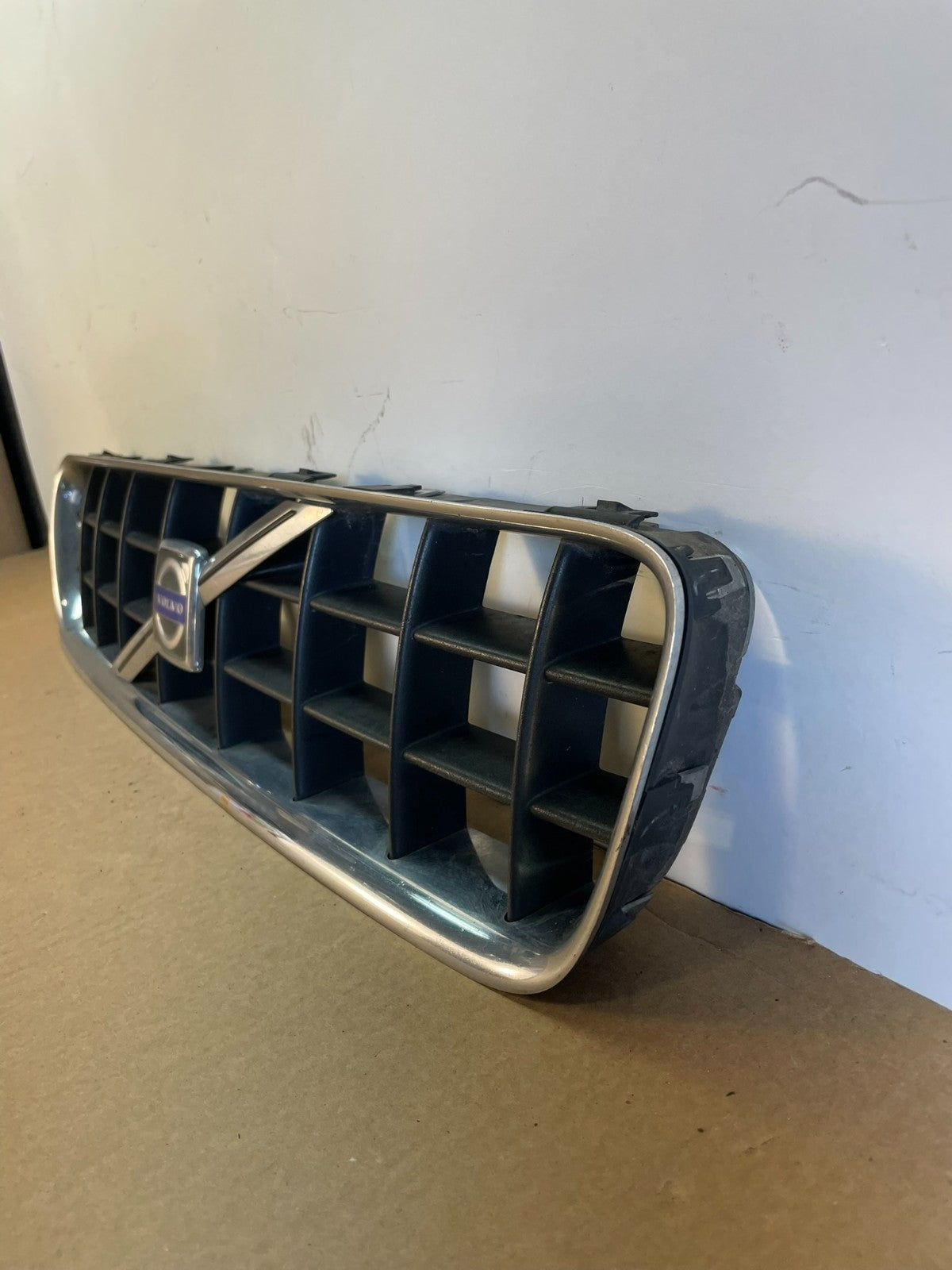 2003 to 2006 Volvo XC90 Front Upper Grill Grille AH03221