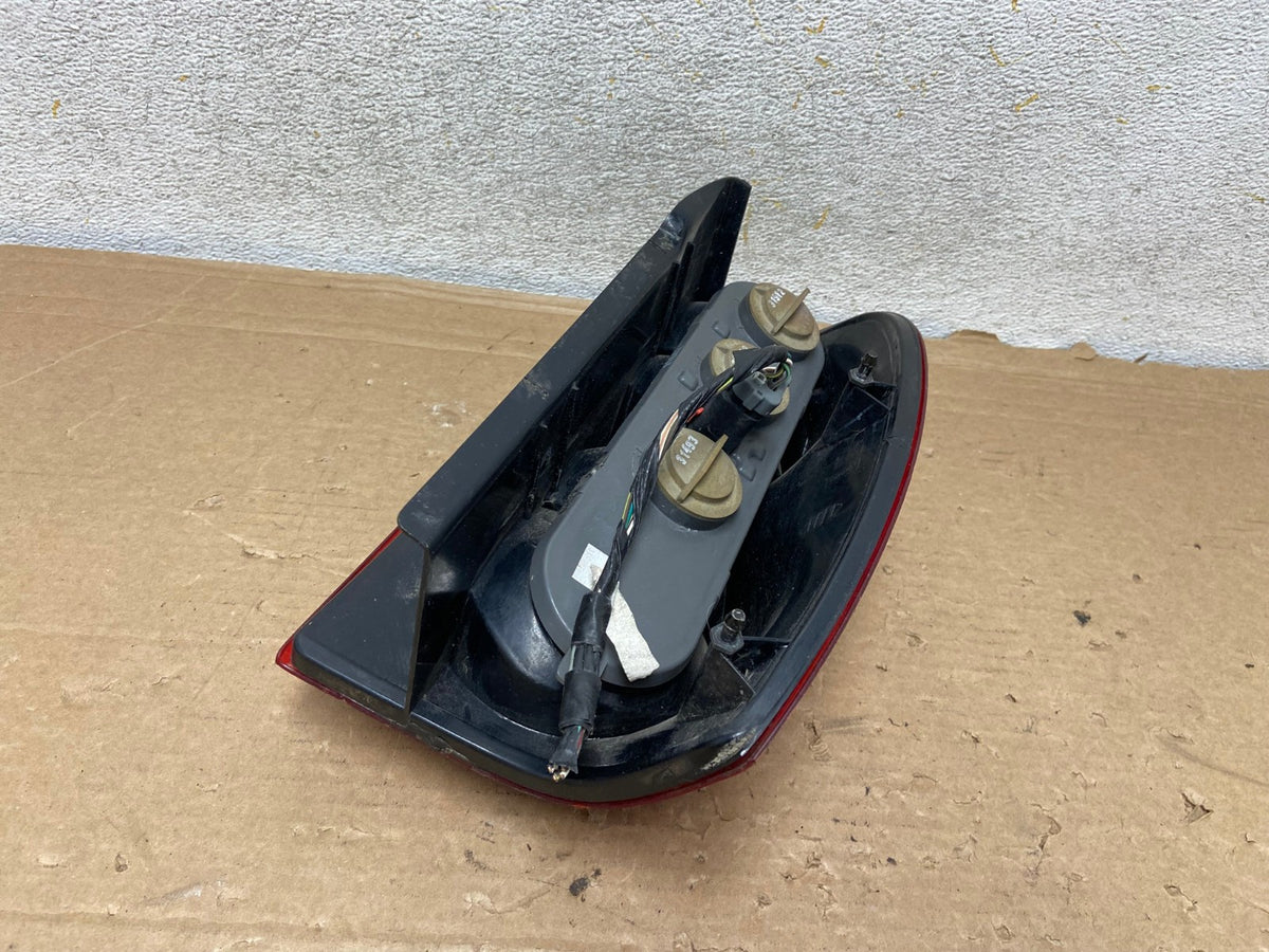 2002 2003 2004 Jeep Liberty Left Driver LH Side Tail Light AH8870 LK5