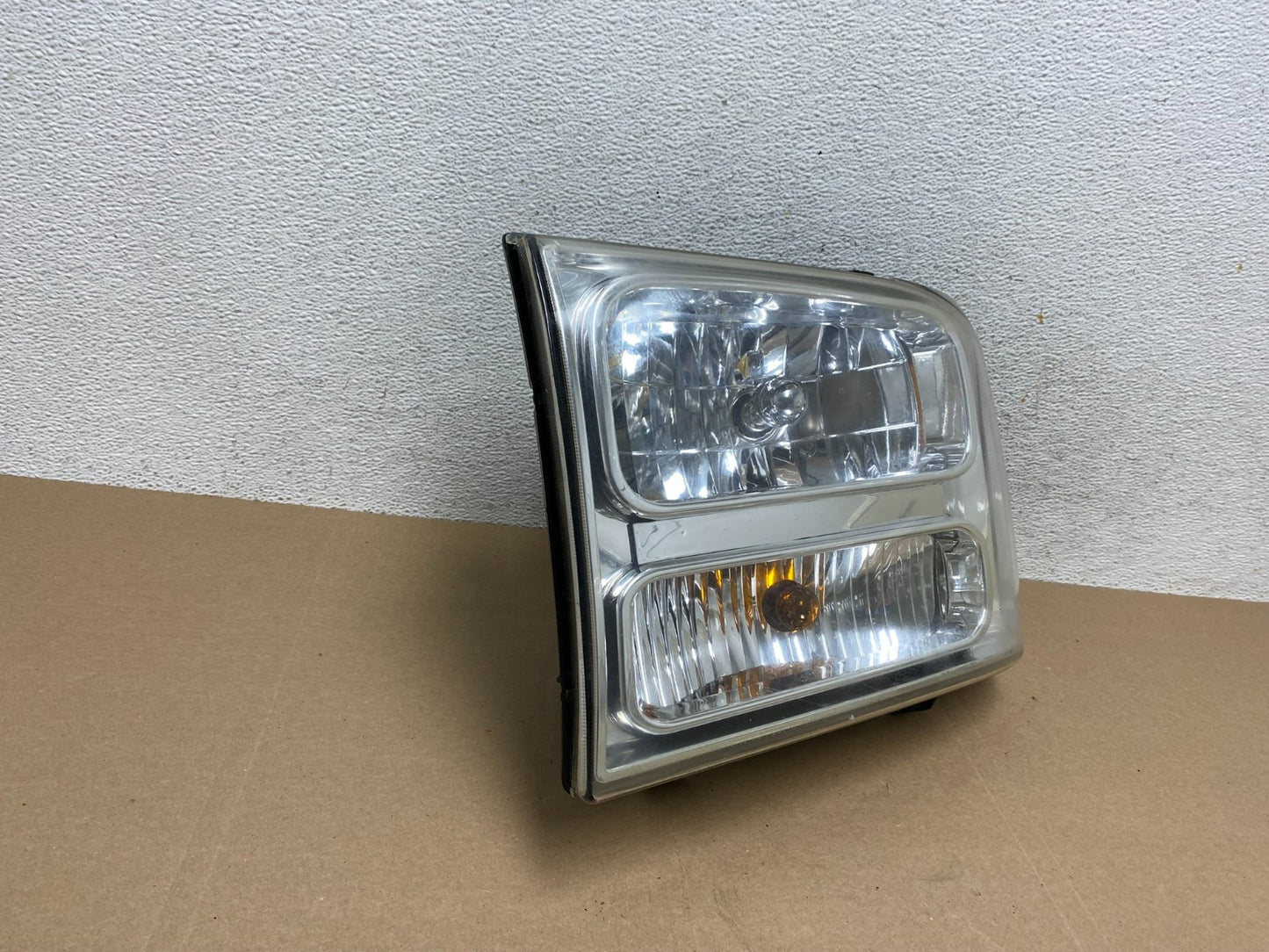 2005-2007 Ford F-250 F250 Super Duty Left Driver LH Side Headlight AE6628 DW2