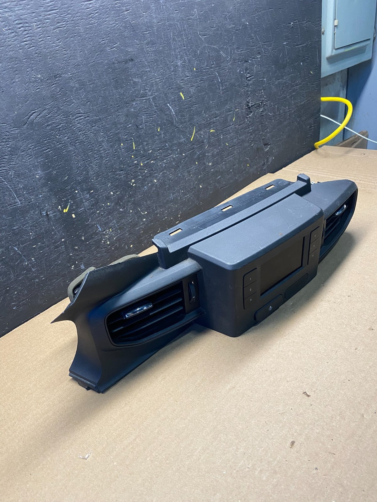 2020 to 2023 Ford Explorer Console Radio Display Screen Air Vents S2549 DG1