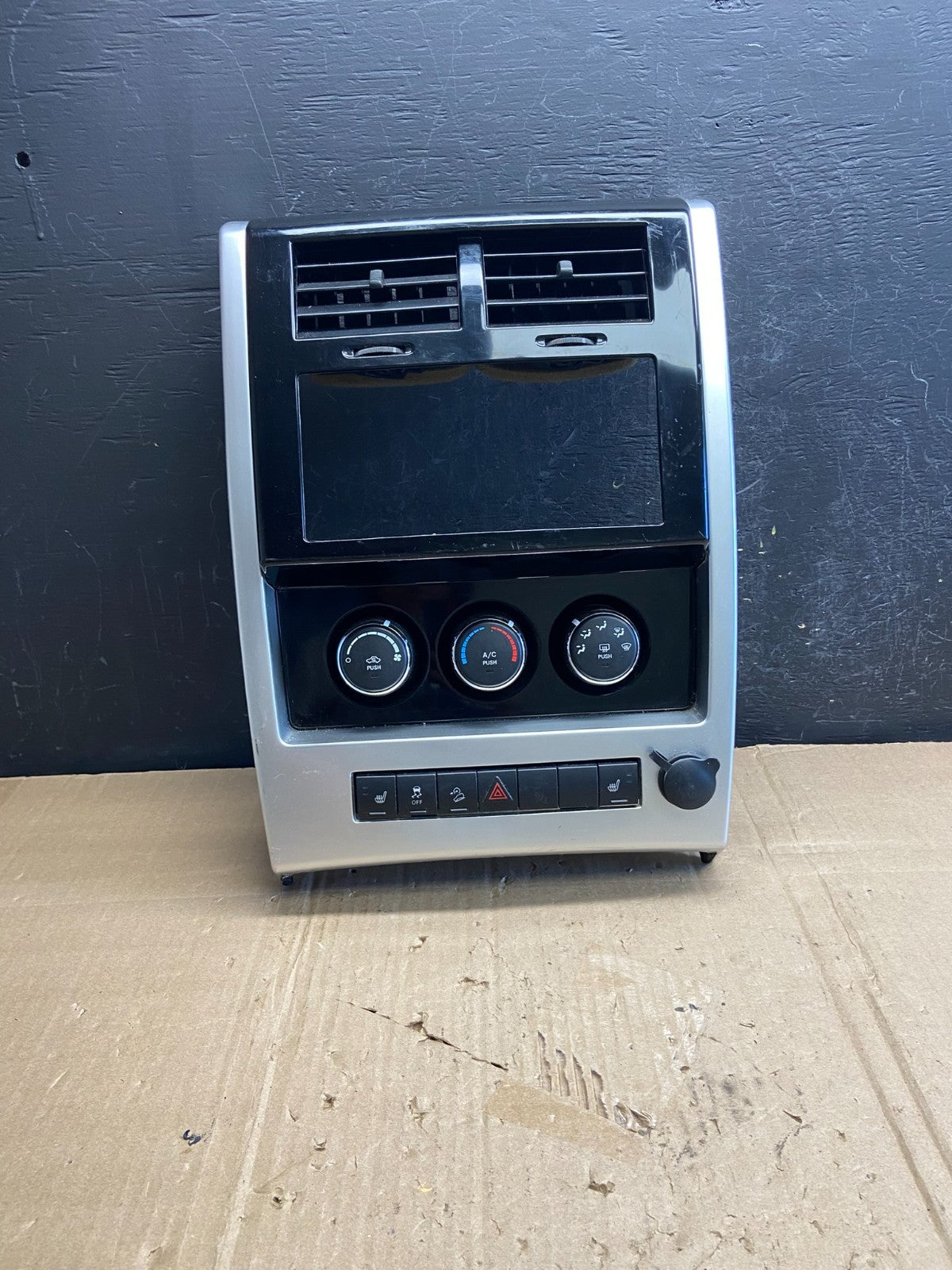2008 to 2012 Jeep Liberty Dash Climate Temperature Control Radio Bezel ae1762 DG0