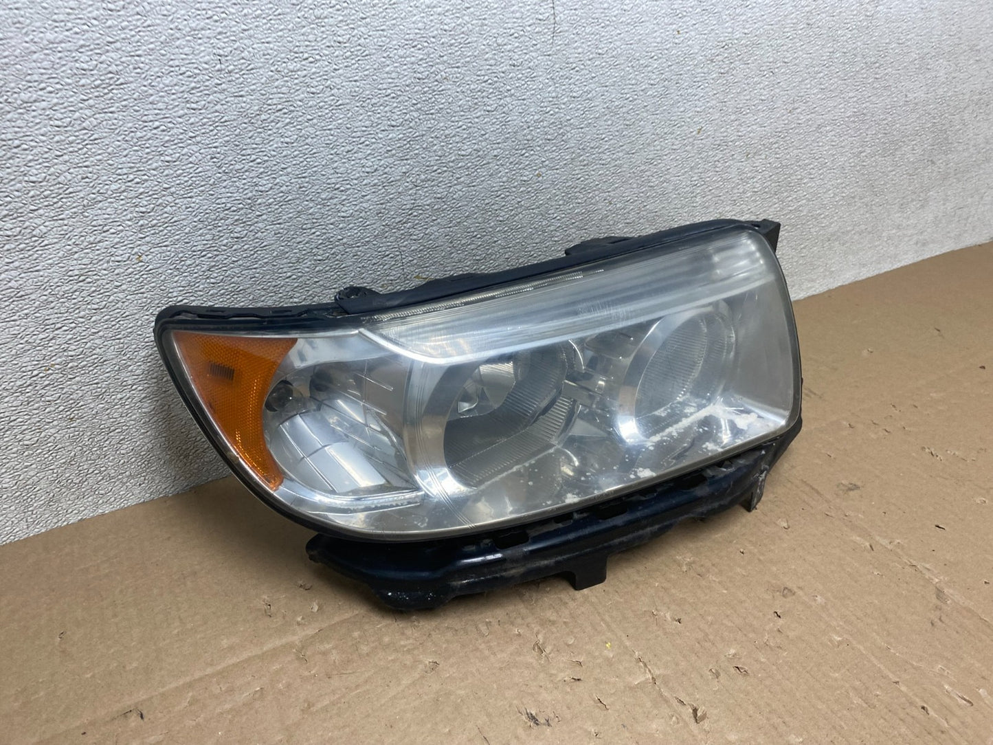 2006-2008 Subaru Forester Right Passenger Rh Headlight Halogen TYC T5672 DW2