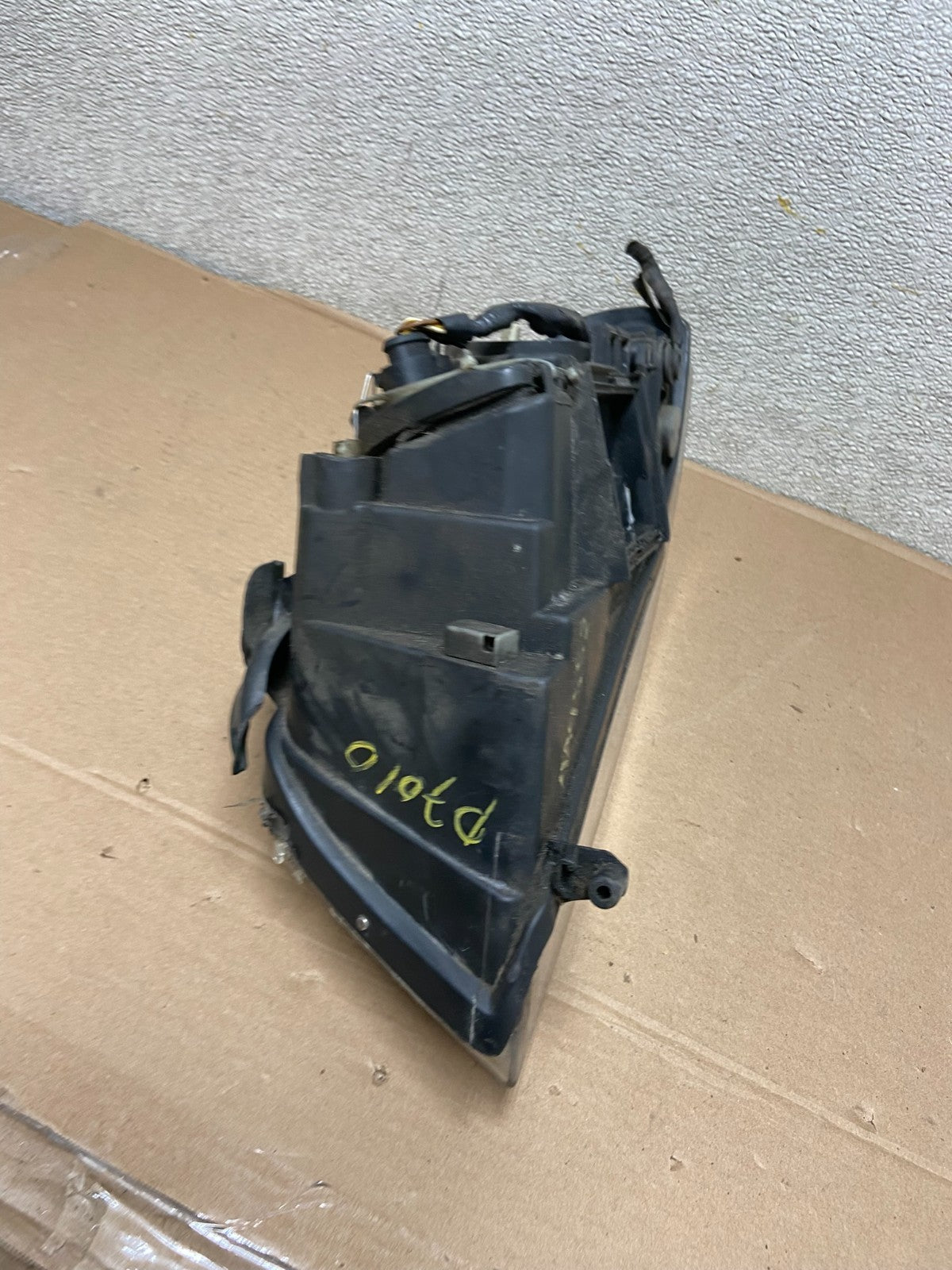 1999 to 2002 Audi A4 Passenger Right Side Headlight AA9882 DW8