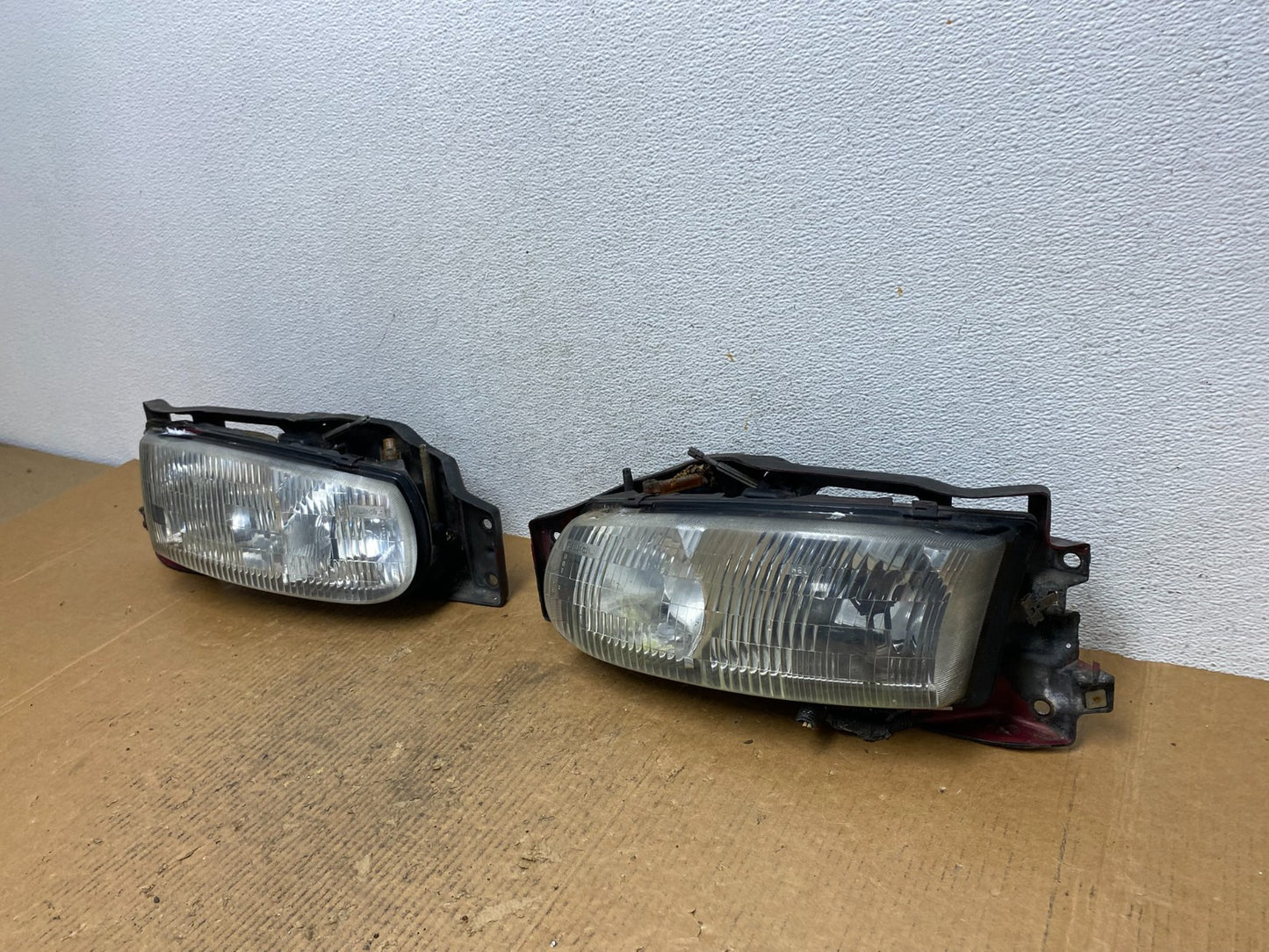 1995 to 1996 Buick Riviera Left+Right Headlights AE16141