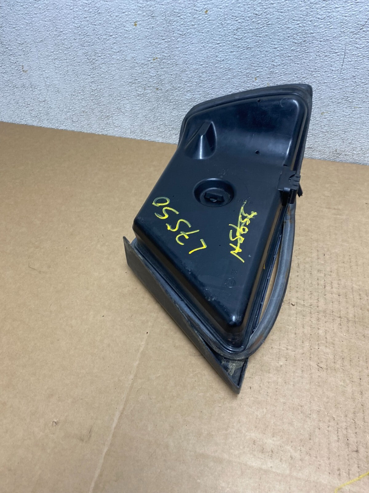 1994 to 1995 Mercedes E Class W124  Left Driver LH Side Tail Light L7550 DW8