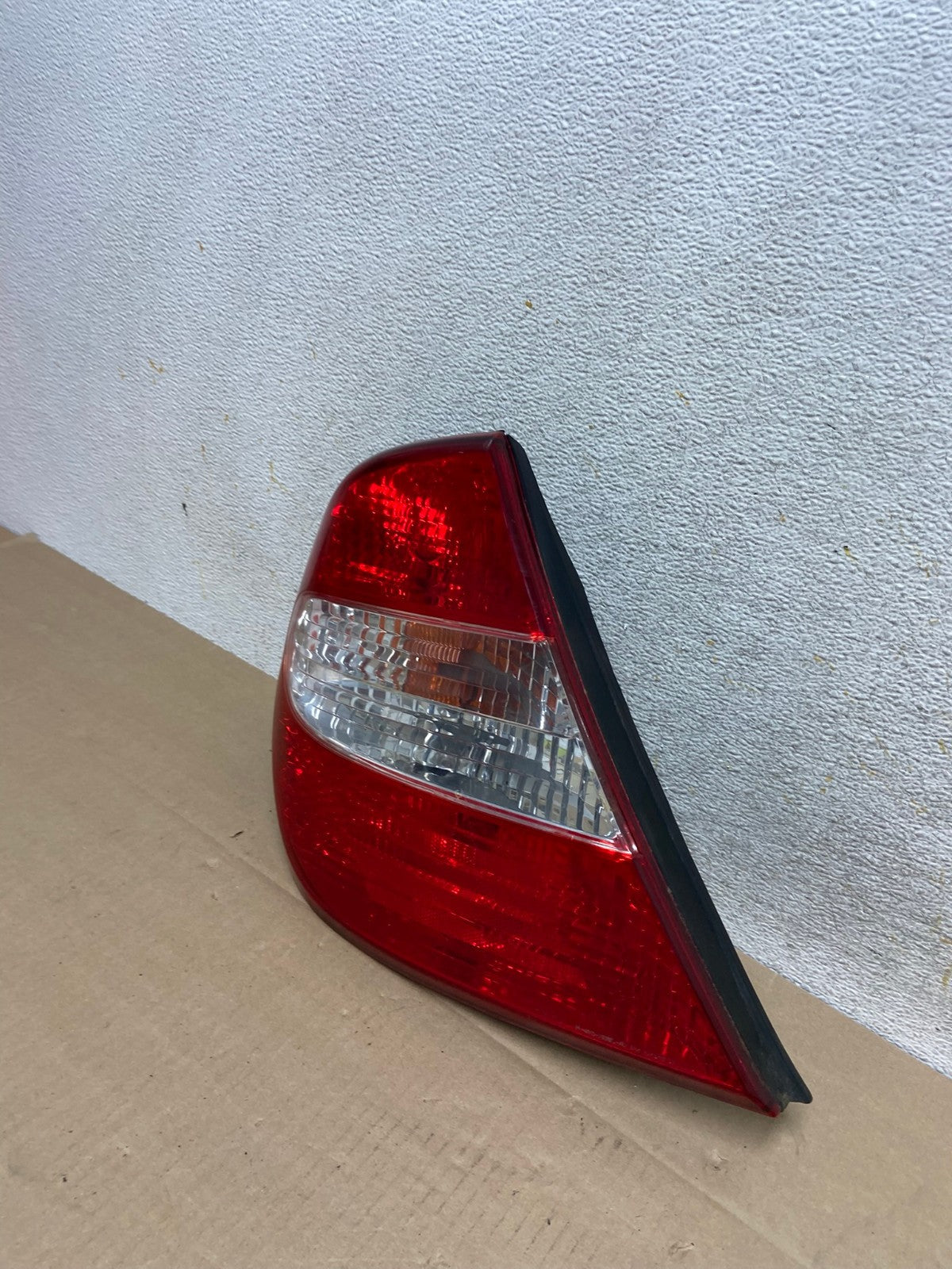 2002 2003 2004 Toyota Camry Left Driver LH Side Tail Light AI14171