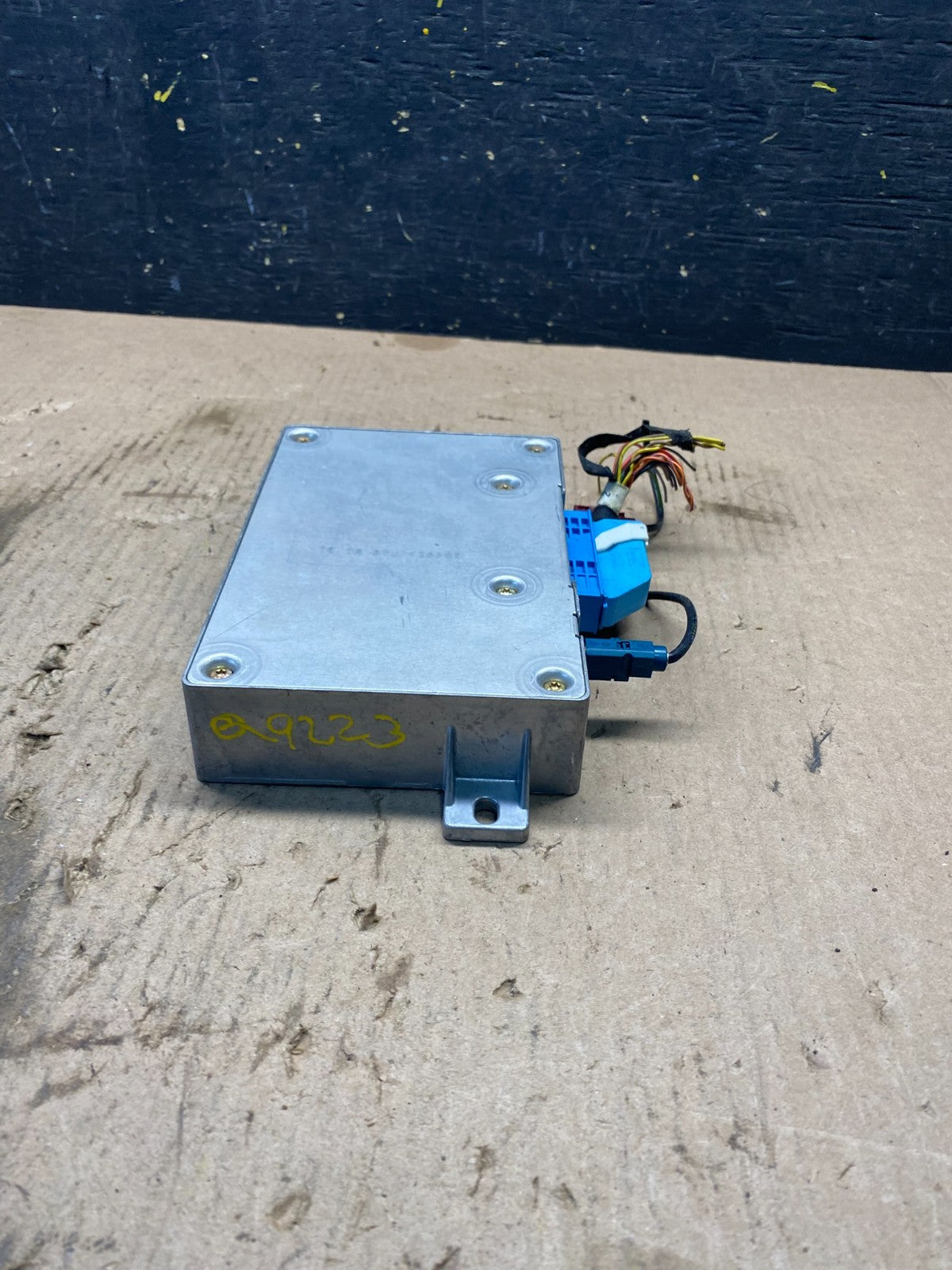 2004 2005 Audi Volkswagen Control Module Computer Telematics OEM Q9223 DG4