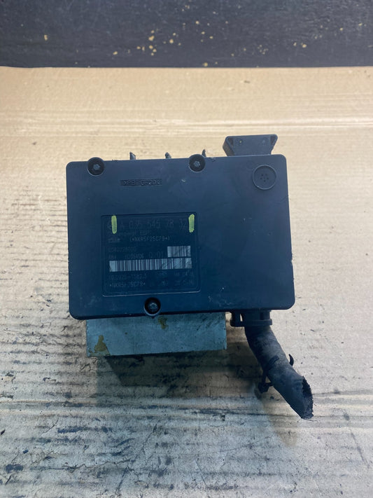 2002 to 2005 Mercedes W204 C230 C320 ABS Anti Lock Brake Pump Module AA3287 DG0