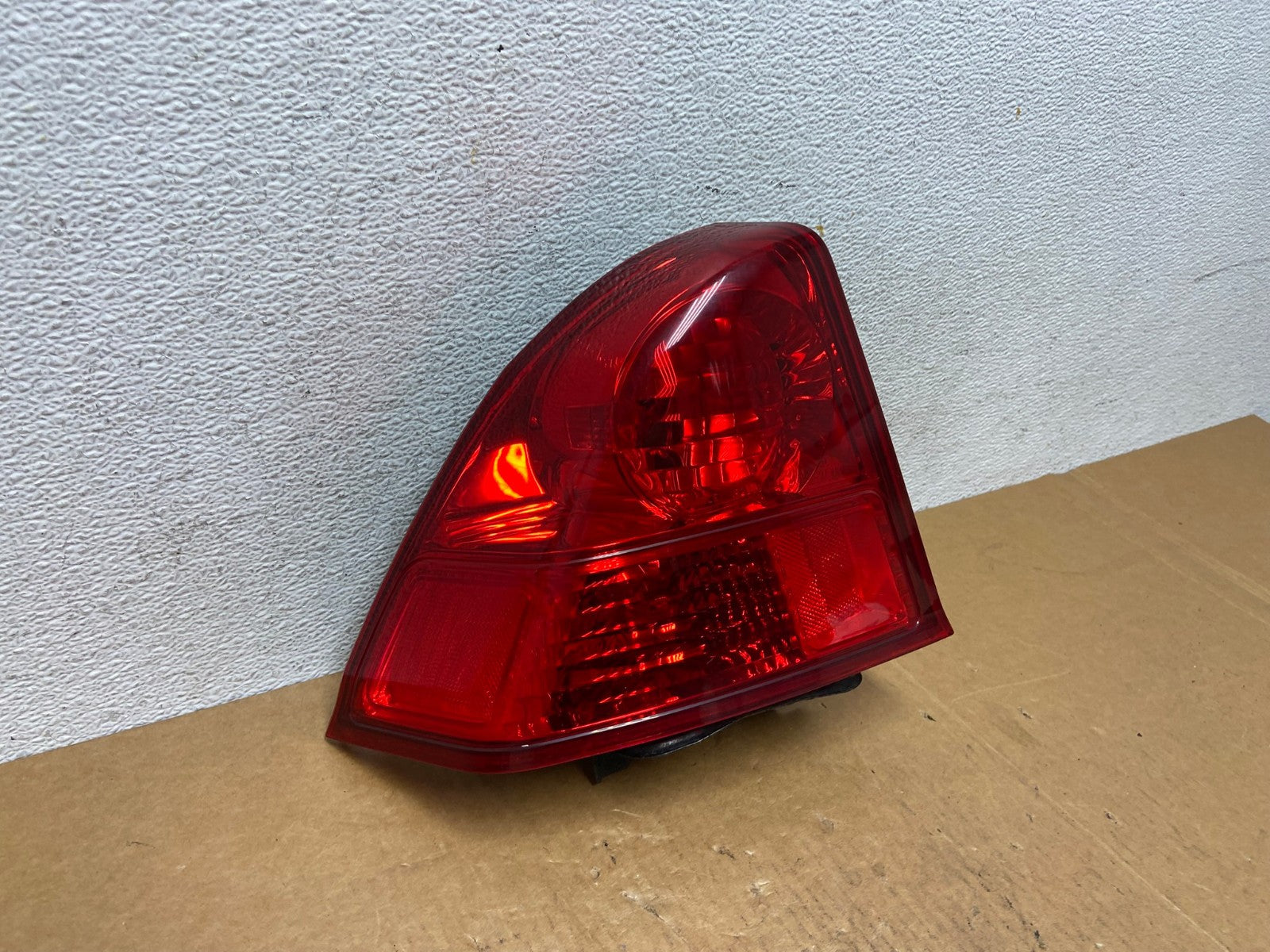 2003 2004 2005 Honda Civic Sedan Left Driver LH Side Tail Light AE0519 LK2