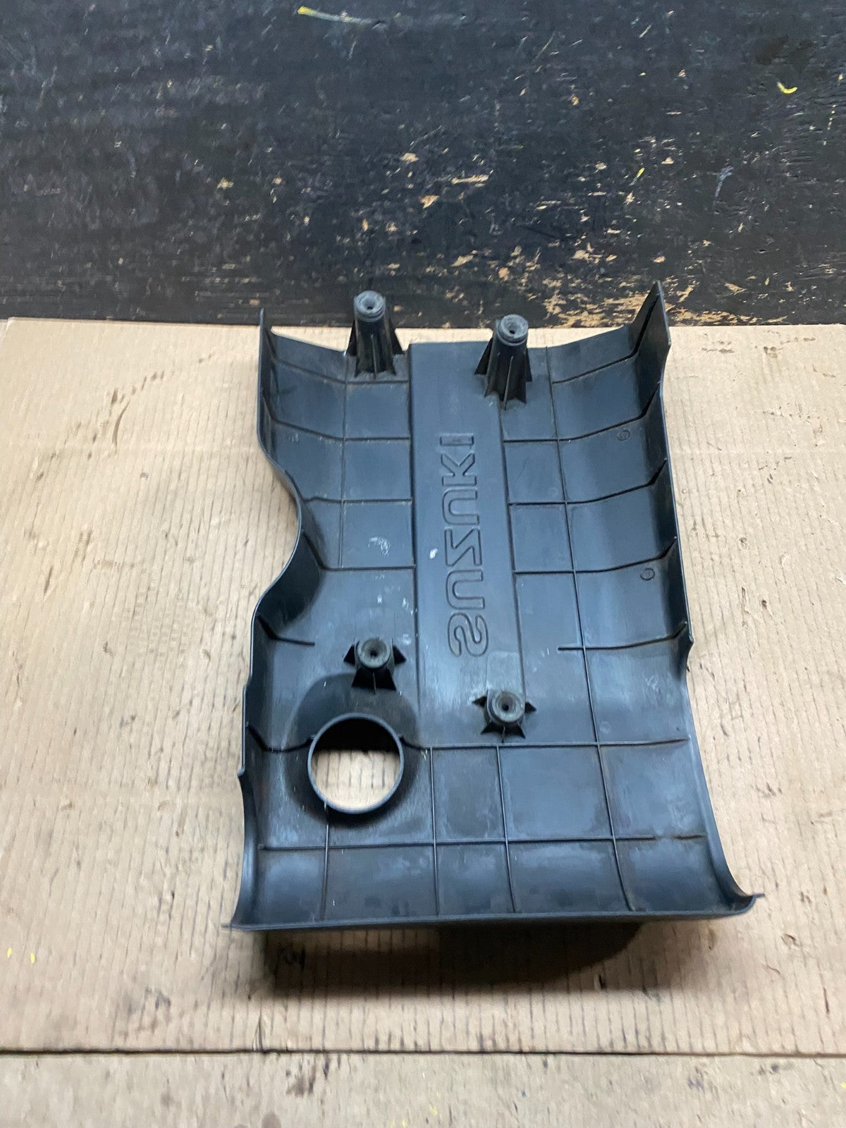 2009-2013 Suzuki Grand Vitara 2.4L Upper Top Engine Motor Dust Cover W5605 DG7