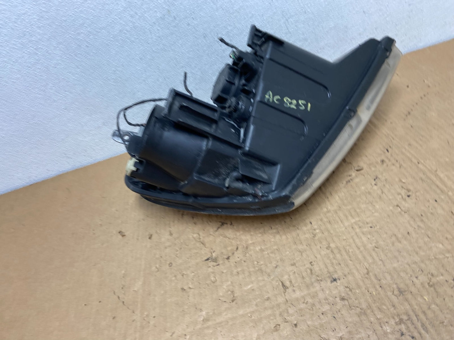 2008-2012 Kia Sedona Left Driver Lh Side Headlight Halogen AC8251 DW7