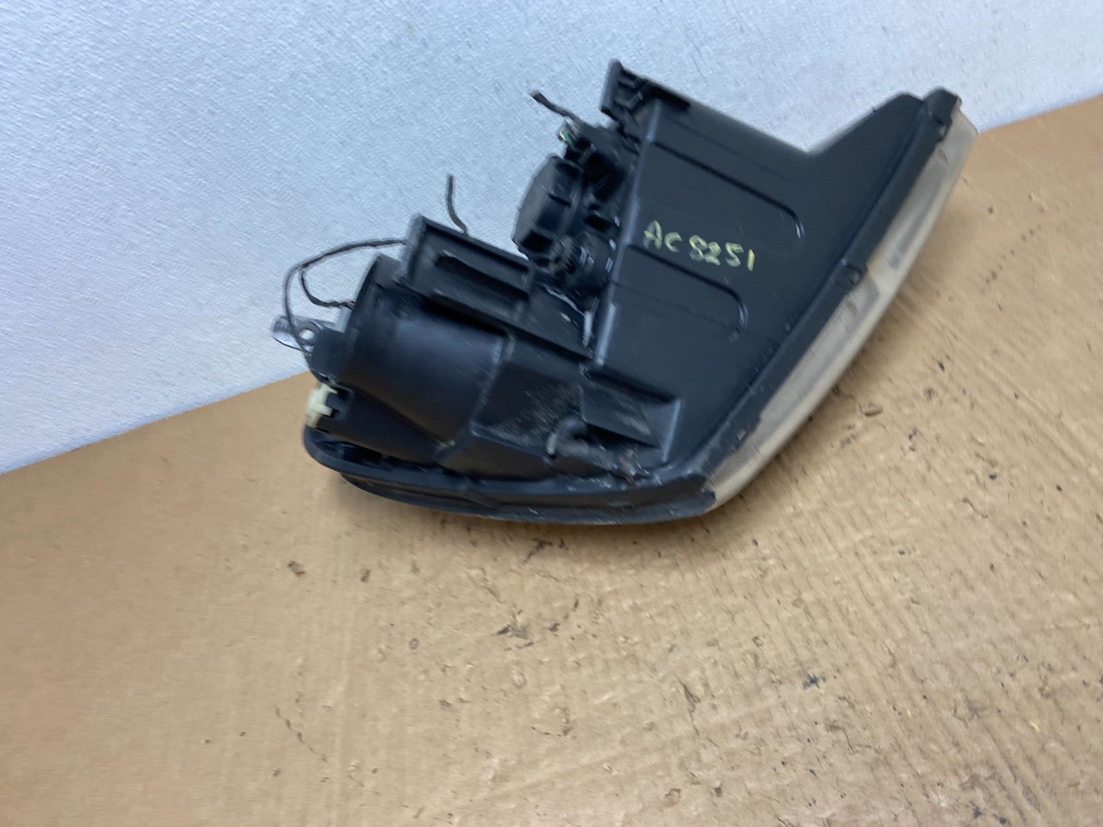 2008-2012 Kia Sedona Left Driver Lh Side Headlight Halogen AC8251 DW7