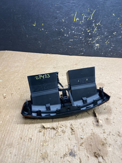 2004 to 2009 Cadillac SRX Front Center Dash A/C Air Vent Z7423 DG4