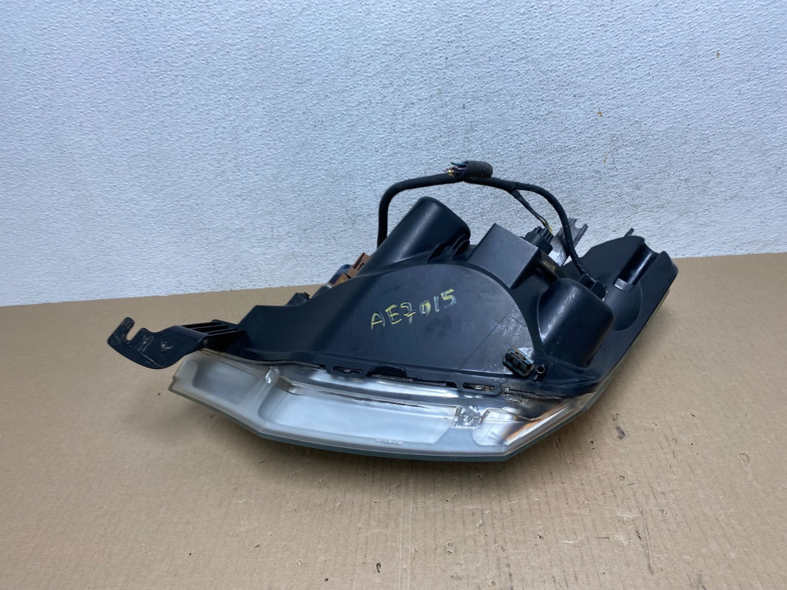 2008 2009 2010 2011 Ford Focus Right Passenger Rh Side Headlight AE7015 DW9