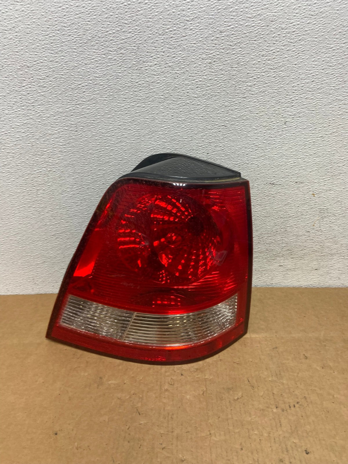2003 to 2006 Kia Sorento Right Passenger RH Side Tail Light AD4592 LK0