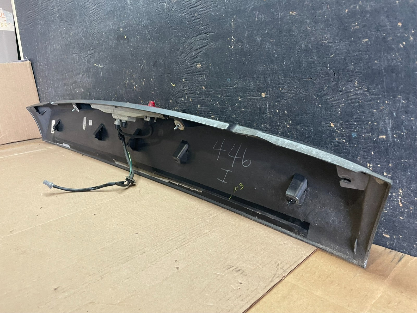 2004 to 2010 Nissan Armada Rear Tailgate Liftgate Spoiler Wing W/ Light z8295 DG8