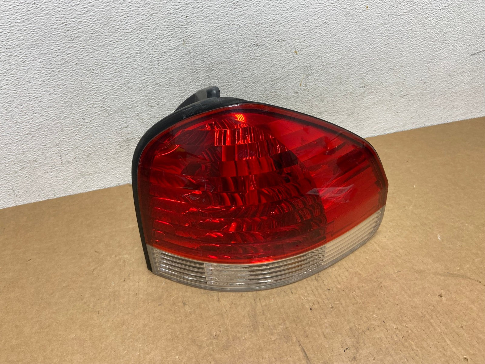 2005 to 2006 Hyundai Santa Fe Right Passenger Rh Side Tail Light AD6085 LK0