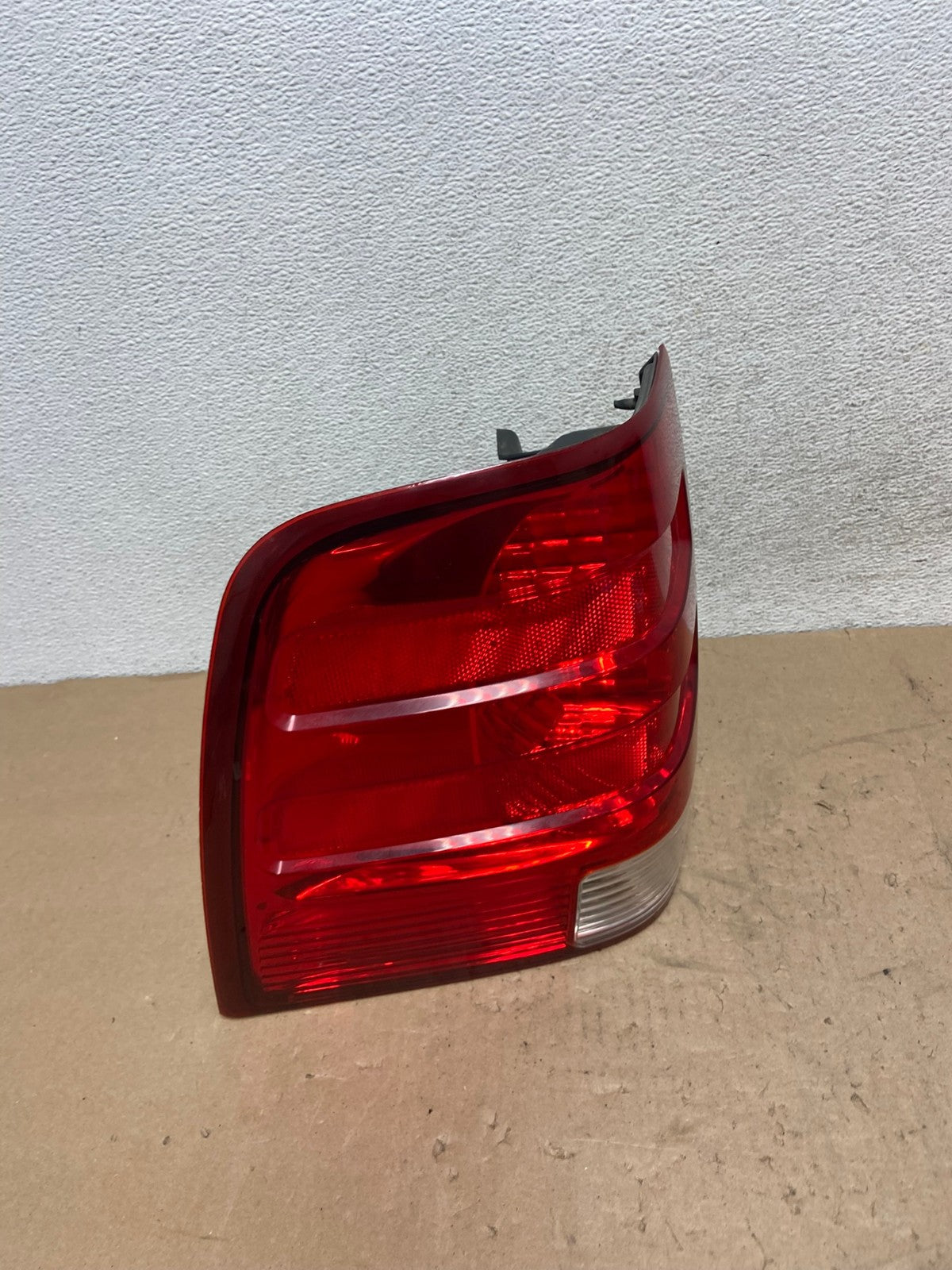 2003 2004 2005 2006 Ford Expedition Left Driver Lh Tail light AG5570 LK2