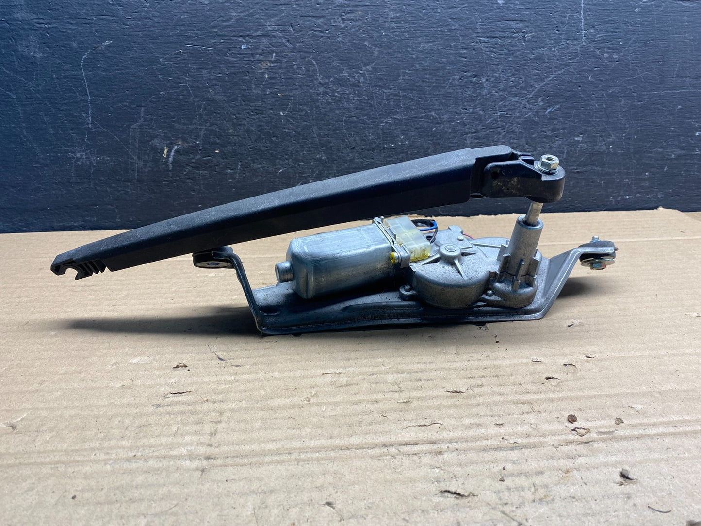 2007 to 2015 Mazda CX-9 CX9 Windshield Rear Wiper Motor ad9473 DG3