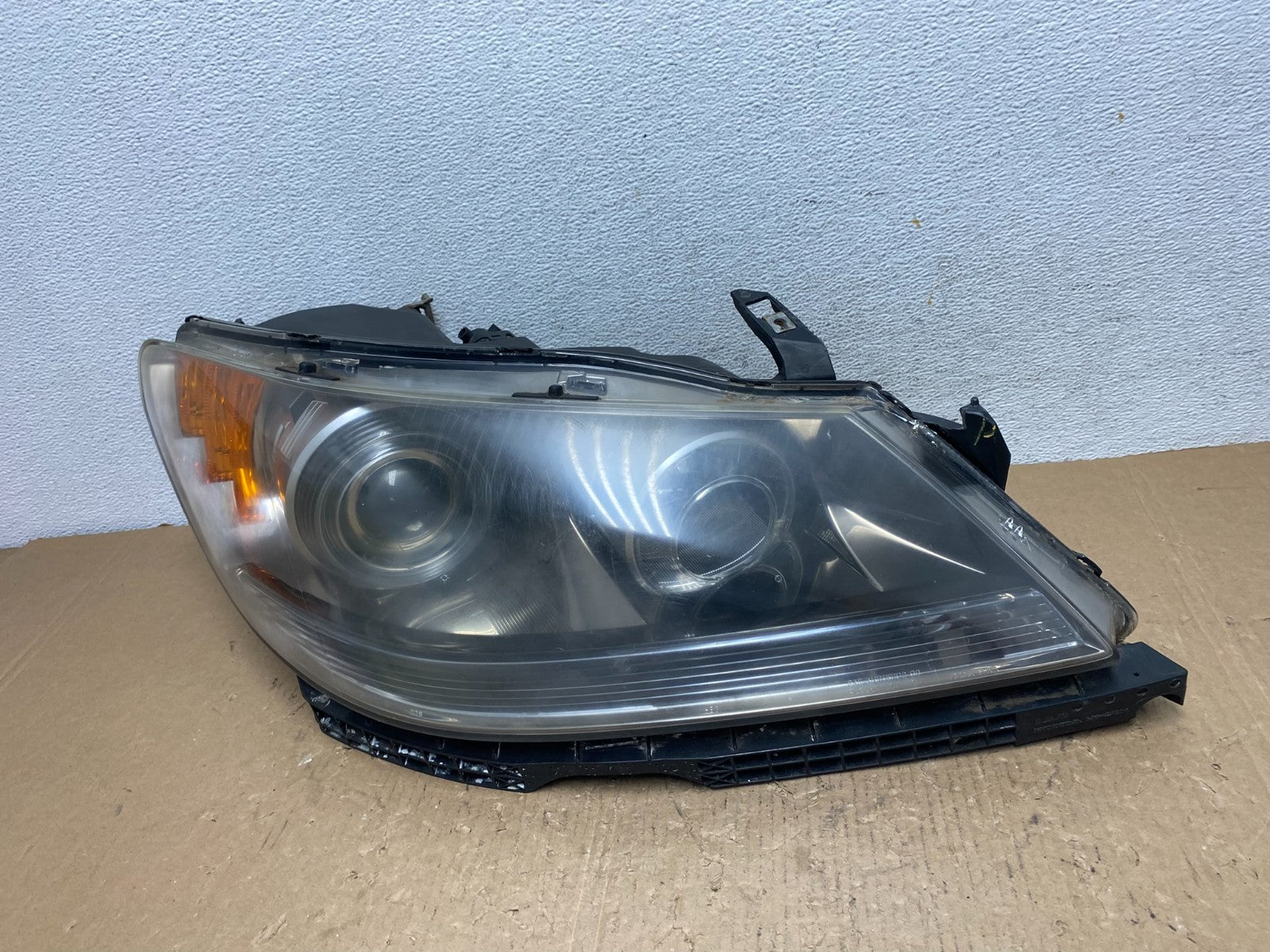 2005 to 2008 Acura RL Right Passenger Rh Side XENON HID Headlight AD8821 DW0