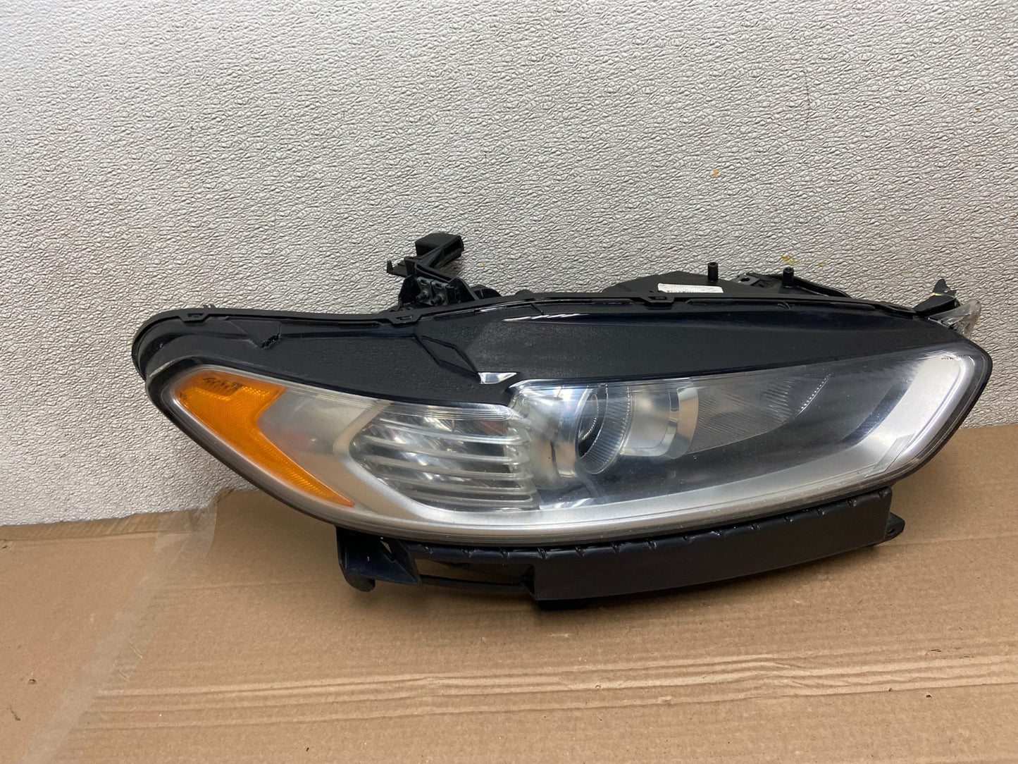 2013 to 2016 Ford Fusion Right Passenger Rh Side Headlight AB0975 DW0