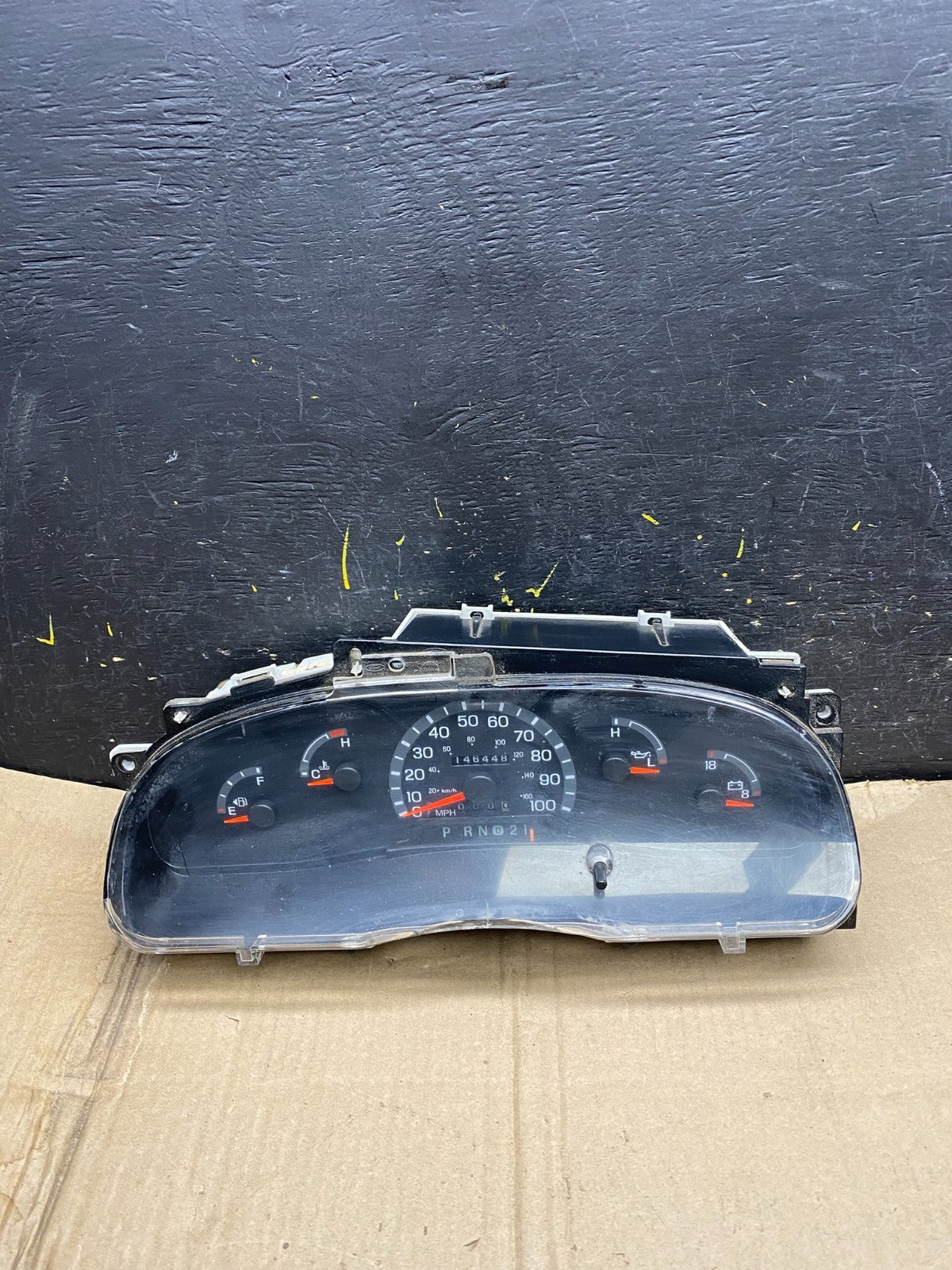 2001 - 2002 Ford Econoline E250 E350 Van Speedometer Instrument Cluster x5687 DG0