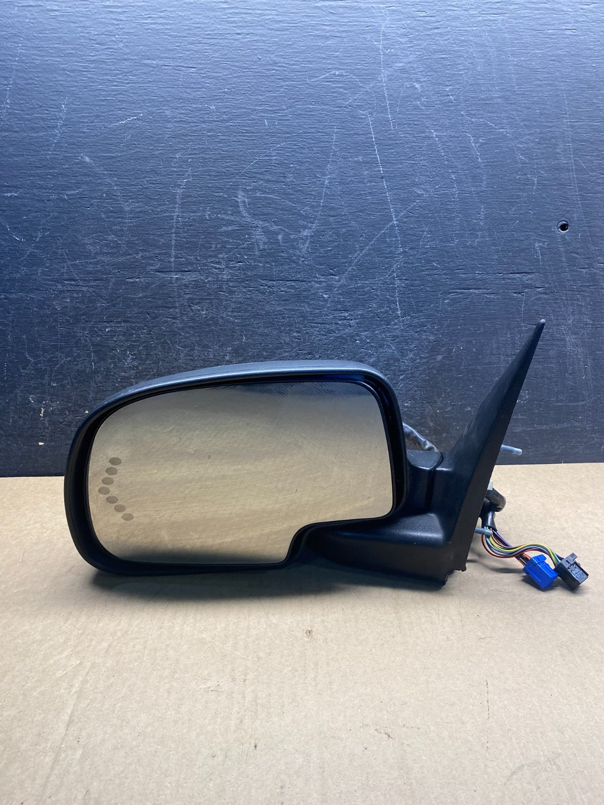 2003-2006 Chevrolet Tahoe Suburban Left Driver LH Turn Door Mirror AG7107 DW9