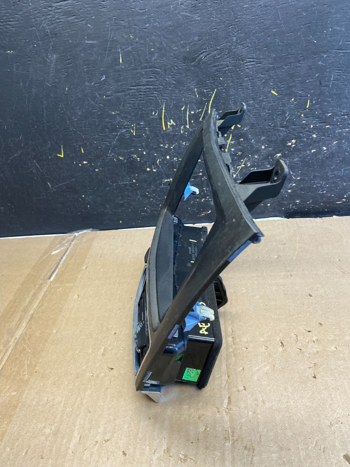 2010 - 2012 Lincoln Mkt Center Dash Gps Radio Bezel Panel Air Vent OEM AB1983 DG2
