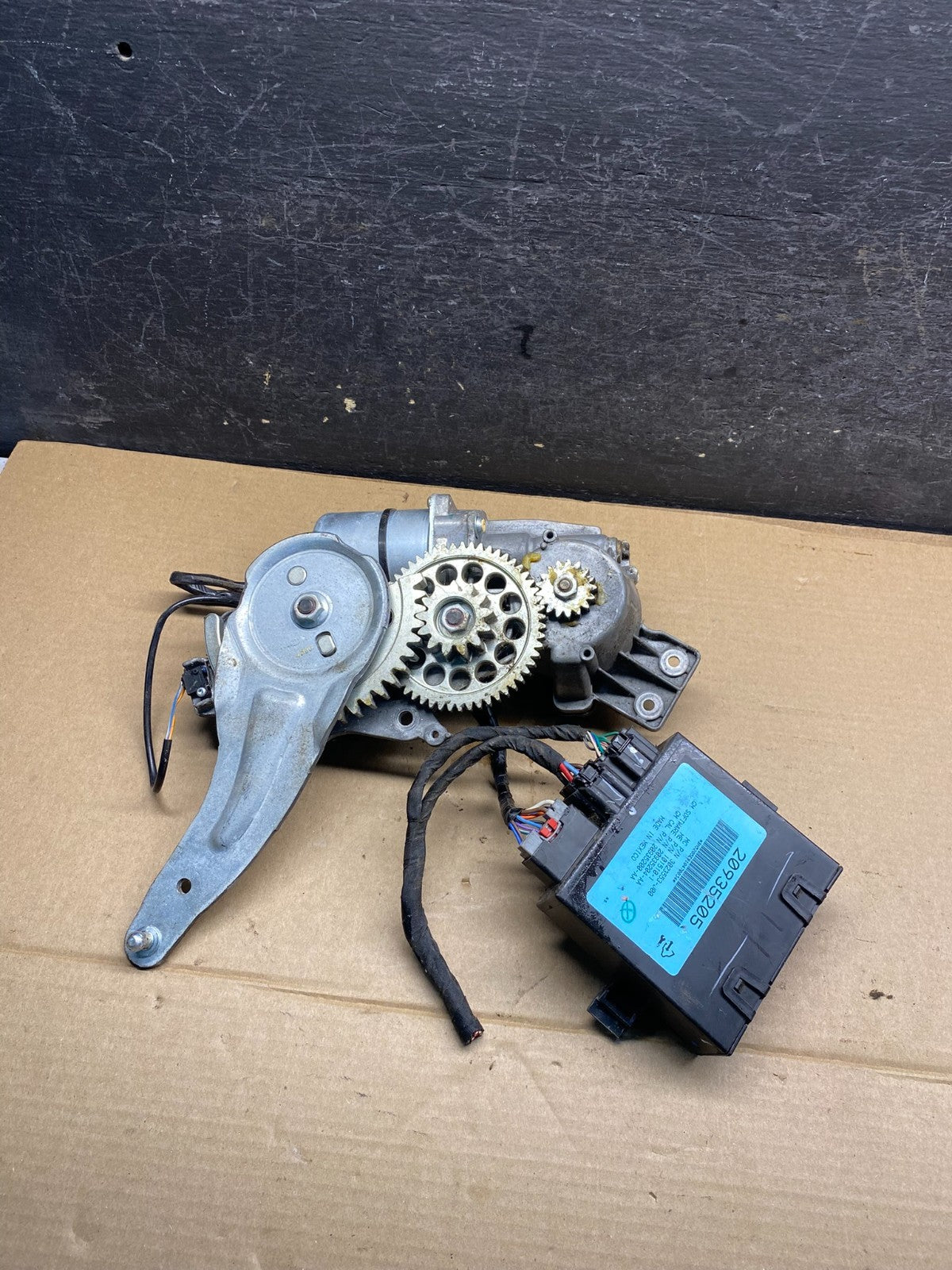 2009-2012 GMC Acadia Power Motor Liftgate Tailgate Control Module AI7504 DG4