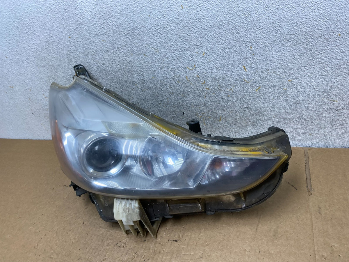 2015 - 2017 Toyota Prius V Right Passenger Side Halogen Headlight AI3553 DW1