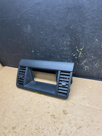 2003-2007 Nissan Murano Radio Center Console Display Bezel Air Vent OEM T8878 DG1