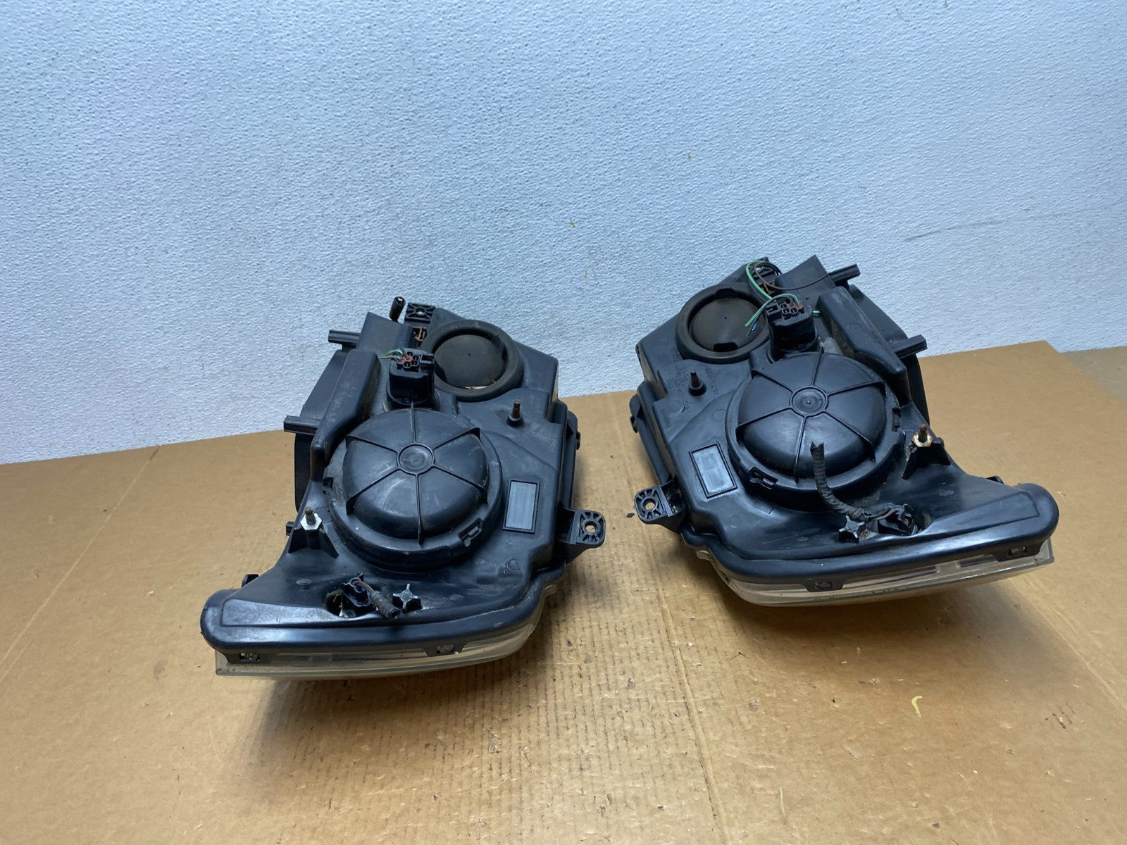 Halogen 2003-2006 Lincoln Navigator Left+Right Side Headlights AE0384 DW9
